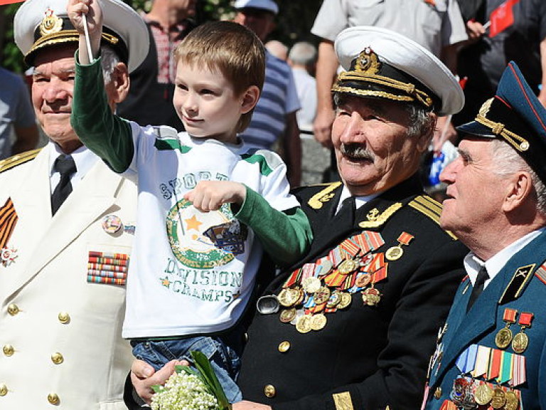 Кабмин выделил более 700 миллионов гривен соцпомощи ветеранам ко Дню Победы