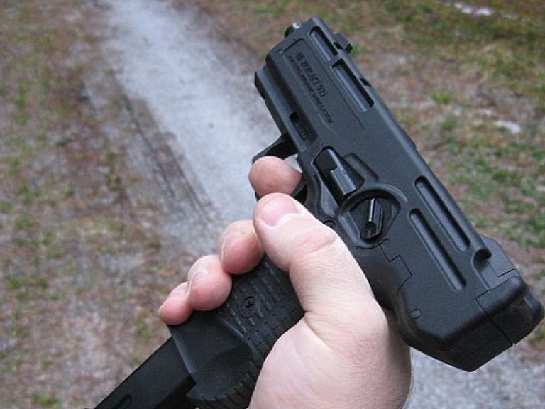 В Артемовской школе ученик выстрелил в одноклассника из травматического пистолета