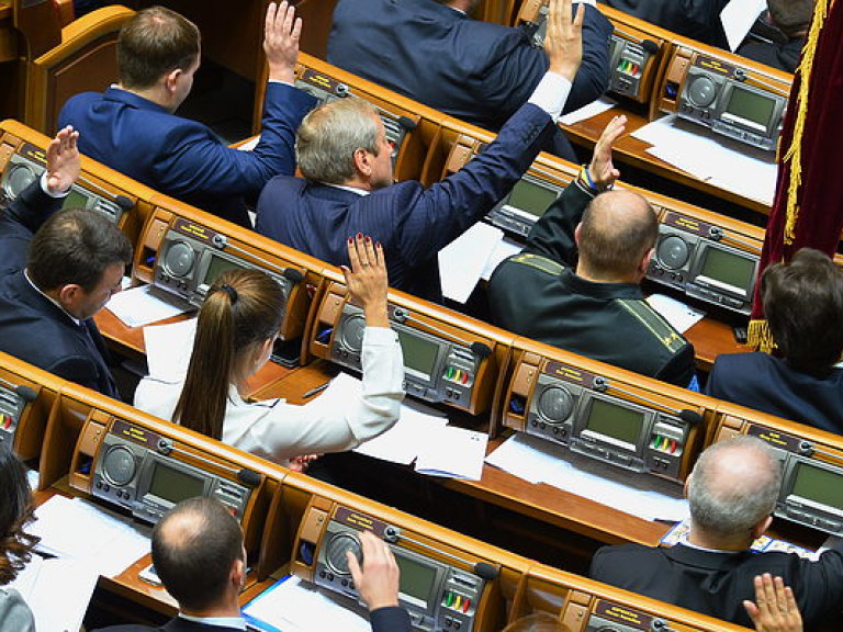 Депутаты пересмотрели запрет на использование коммунистической символики
