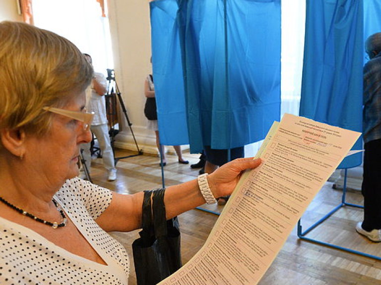 Политолог: Парламентских выборов в Украине не будет до весны 2016 года