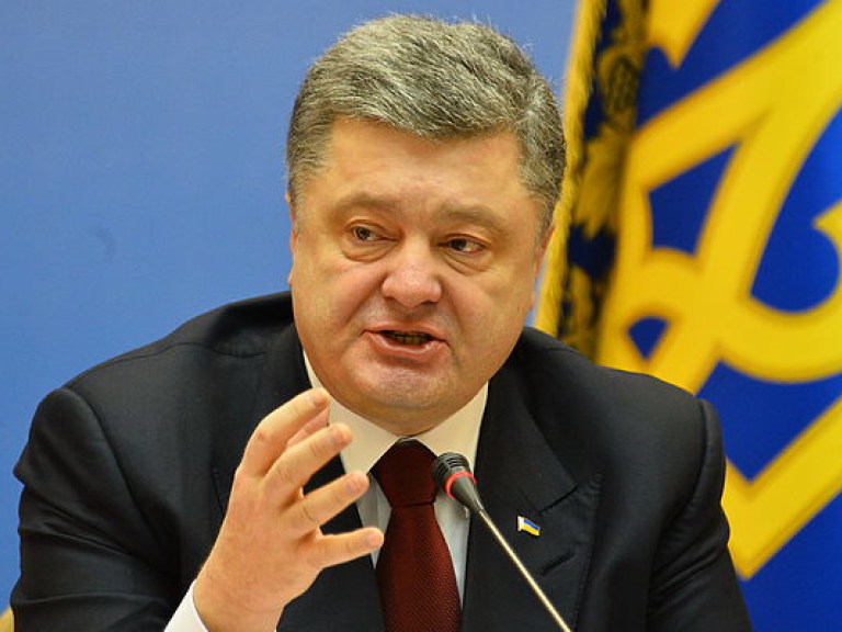 Порошенко: Если украинские войска будут атакованы — будет немедленно введено военное положение