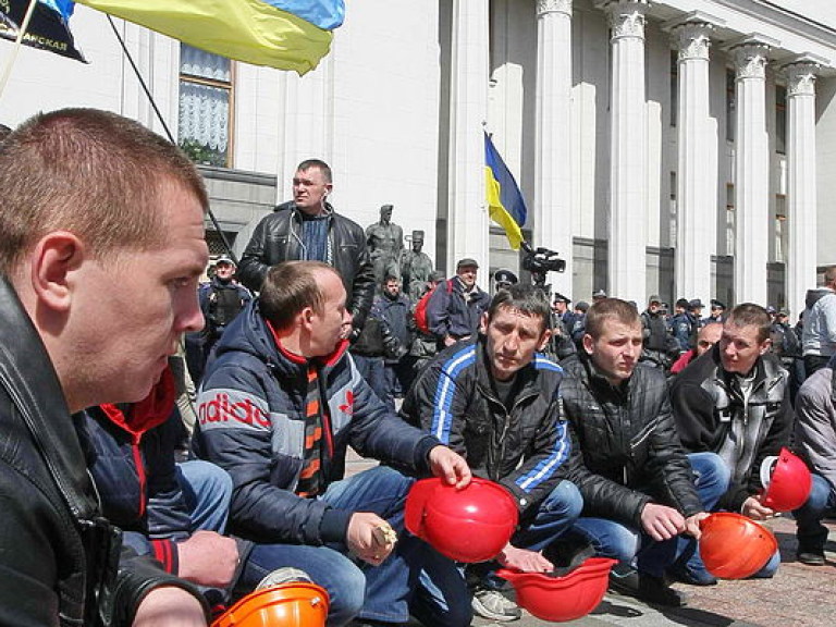 Яценюк пригрозил пресекать любые попытки шахтеров дестабилизировать ситуацию в Украине