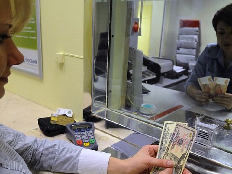 Западные банки заморозили валютные платежные операции SWIFT для крымчан &#8212; СМИ