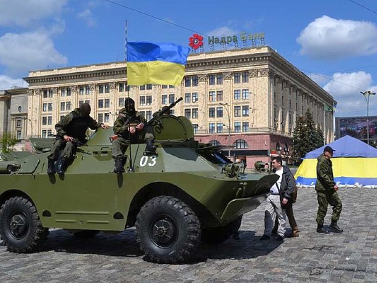 В Харькове военные взяли под охрану Площадь Свободы