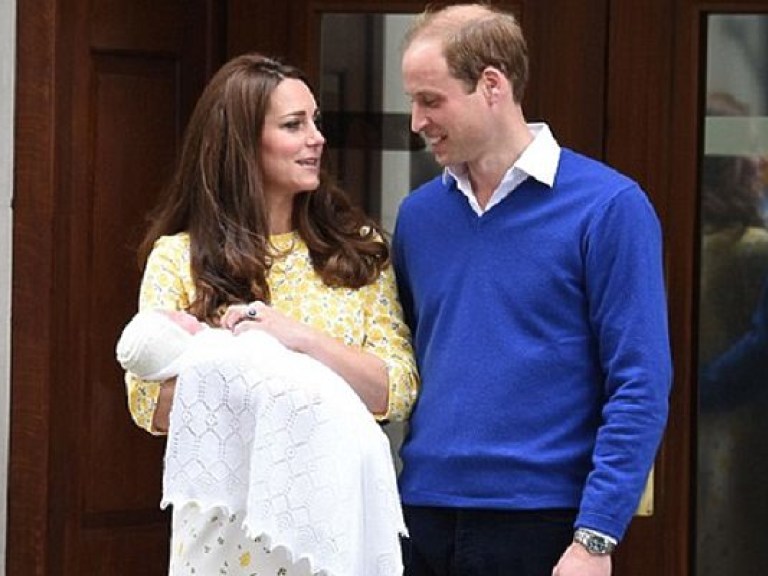 Принц Уильям и Кейт Миддлтон показали новорожденную дочь (ФОТО)