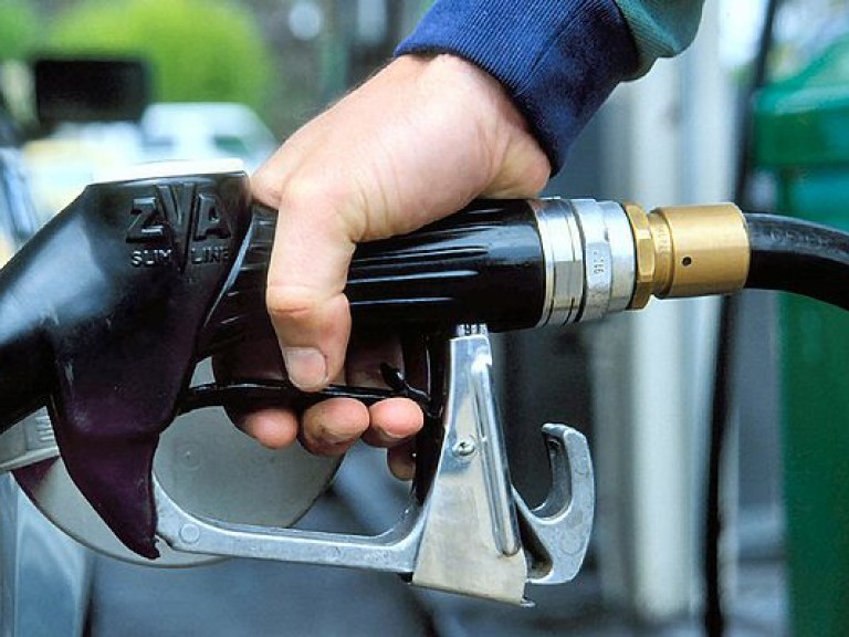 Средняя стоимость литра А-95 на АЗС Киева составила 21,67 гривны