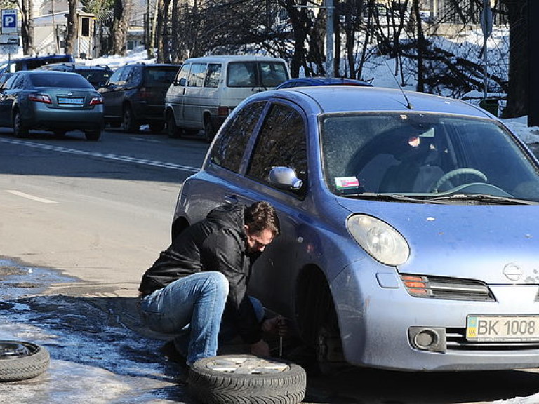 В апреле на рынке поддержанных авто лидировали легковушки