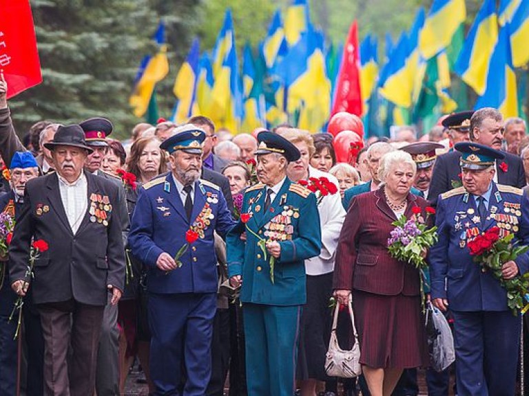 В Харькове почтили память погибших в Великой Отечественной войне (ФОТО)