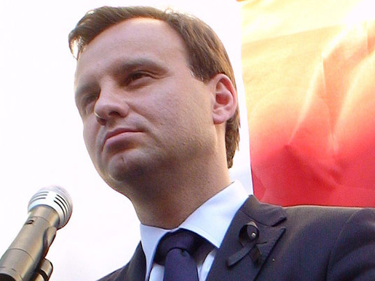 Дуда побеждает в первом туре выборов президента Польши &#8212; данные избиркома