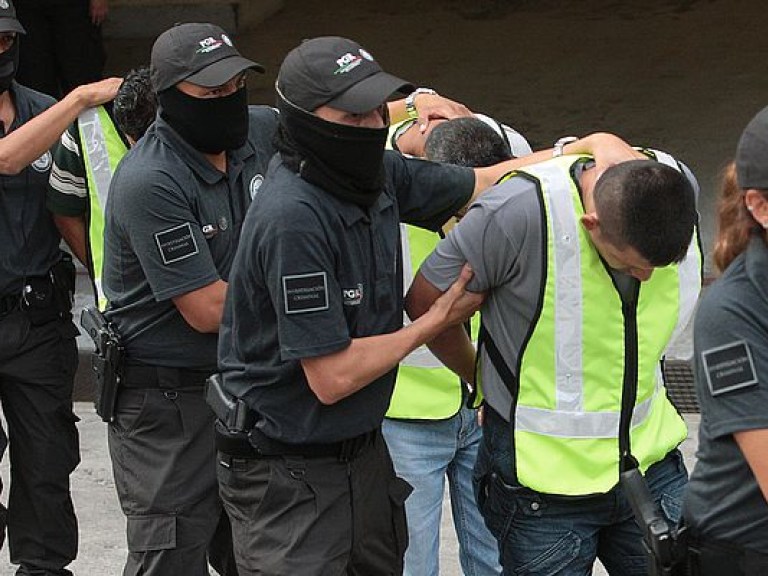 В Мексике полицейские вступили в схватку с протестующими сельхозработниками: ранены десятки человек