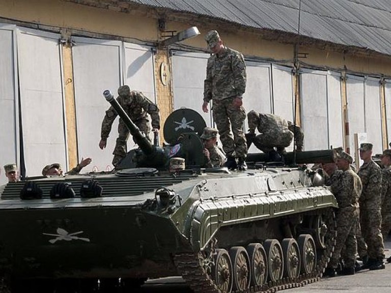 В Украину прилетает командующий сухопутных войск США — Минобороны