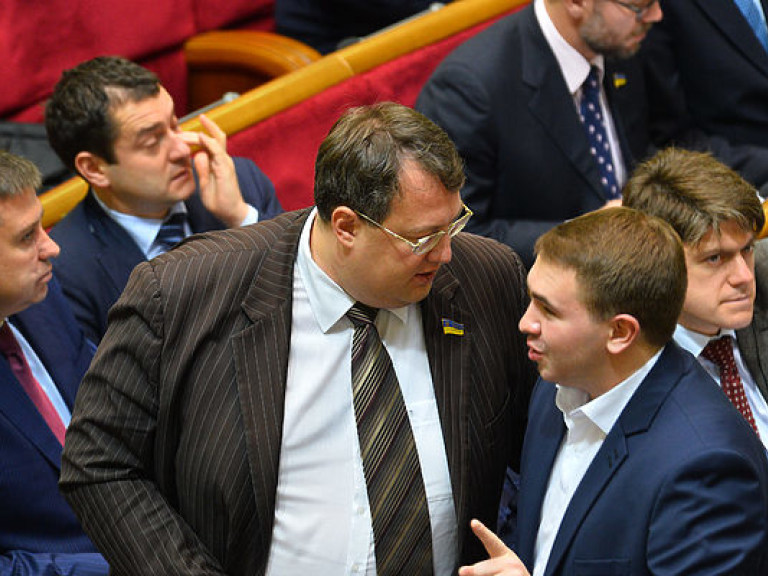 Депутатам не раздали представления Генпрокурора о лишении депутатской неприкосновенности Клюева и Мельничука
