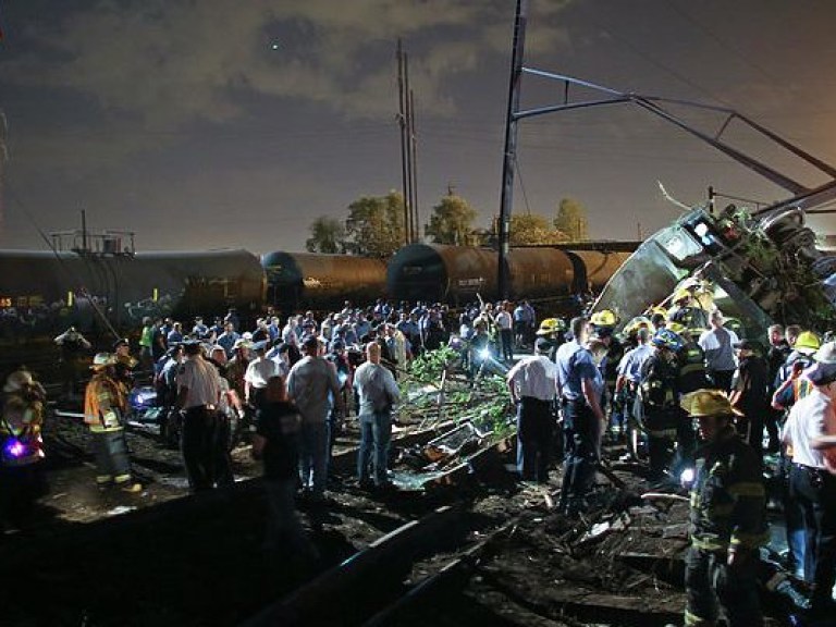 В Филадельфии сошел с рельсов поезд: 5 погибших, не менее 130 пострадавших (ФОТО)