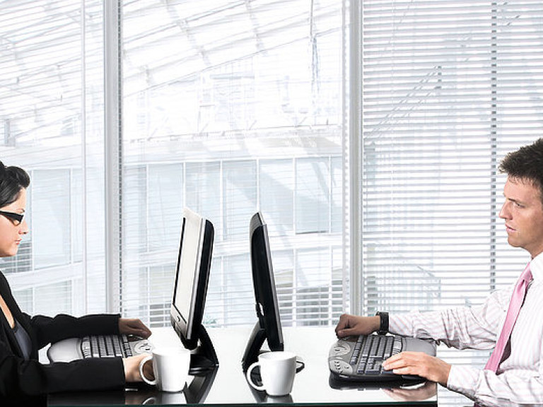 Исследование: Шесть из семи офисных работников готовы сменить род деятельности на ручной труд