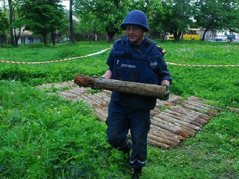 На территории одной из львовских школ обнаружено 122 артиллерийских снаряда