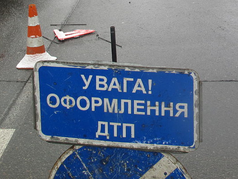 В Киеве на Нивках бронеавтомобиль врезался в Toyota – водитель госпитализирован (ФОТО)