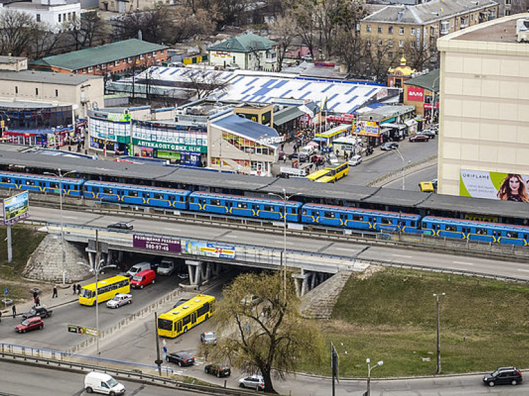 В Киевсовете намерены реконструировать станцию метро “Левобережная”