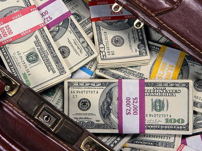 Экономист: Банки пользуются временной дешевизной валюты, чтобы вернуть депозитные долги