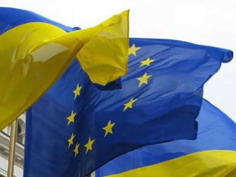 ЕС решил оставить в силе санкции против Клюева, Лукаш и Табачника