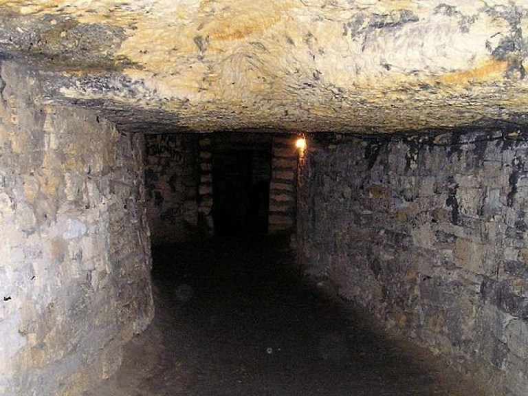 В Одесской области продолжаются поиски трех детей, заблудившихся в катакомбах