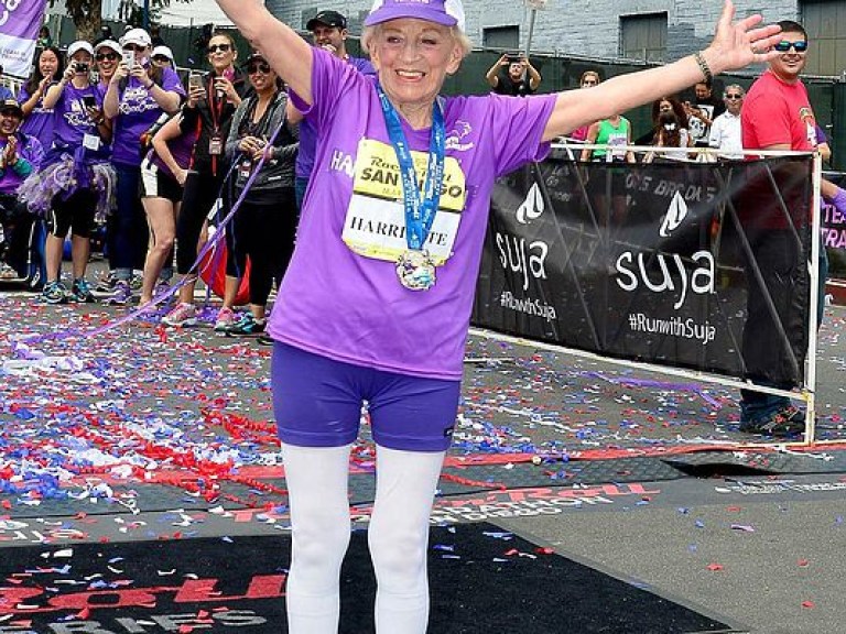 В США 92-летняя женщина преодолела марафонскую дистанцию (ВИДЕО)