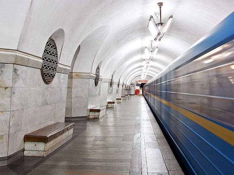 В Киеве станция метро «Вокзальная» закрыта на вход и на выход из-за поломки эскалатора