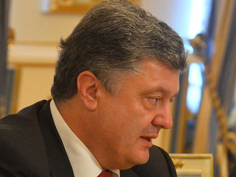 Порошенко заявил, что потратил весь доход 2013 года на избирательные кампании и поддержку военных