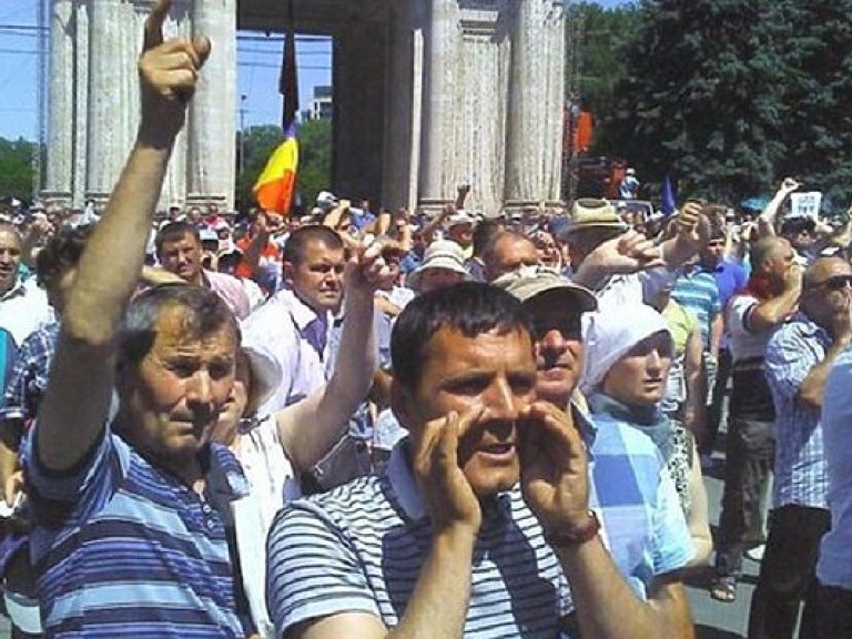 В Кишиневе на многочисленном пикете требовали отставки правительства