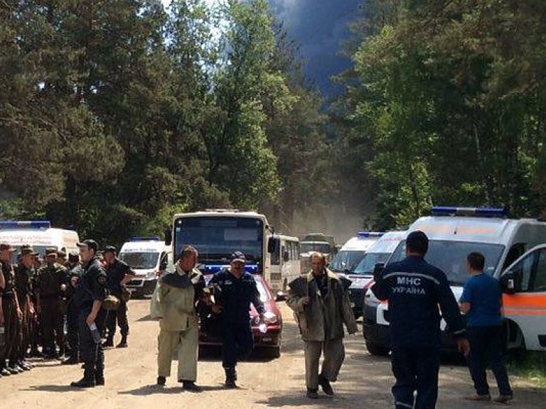 ГСЧС проведет эвакуацию людей на территории 10 километров вокруг зоны пожара под Васильковом