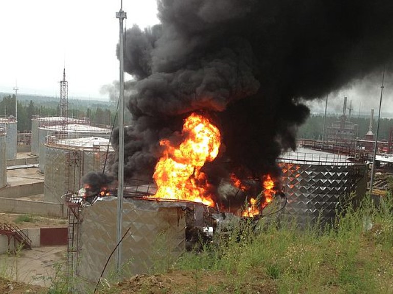 Пожар на нефтебазе под Киевом: произошла серия взрывов (ВИДЕО)