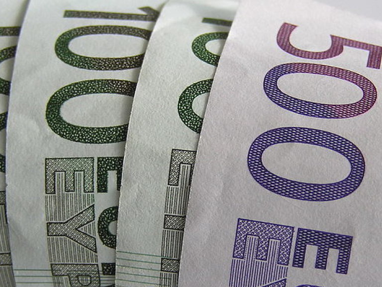 Официальный курс евро снизился до 23,55 гривны