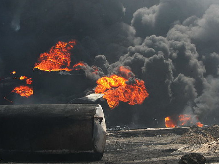 Пожар на нефтебазе под Васильковом: огонь локализуют и оставят выгорать