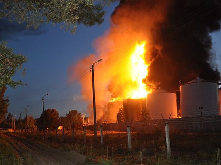 Пожар на нефтебазе в Василькове будет потушен до конца дня — КГГА