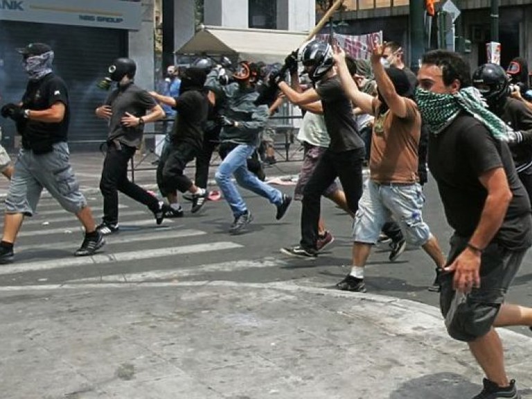 В Греции анархисты напали на главный офис левоцентристской партии ПАСОК