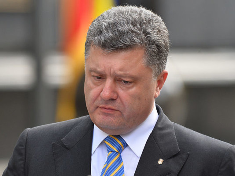 Порошенко попросил КС отменить закон о лишении Януковича звания Президента (ДОКУМЕНТ)