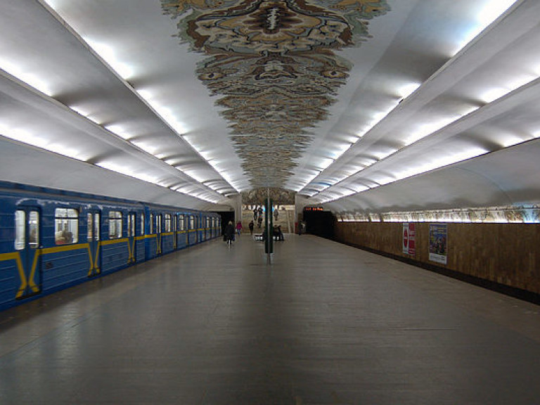 В столичном метро пьяный мужчина упал на рельсы