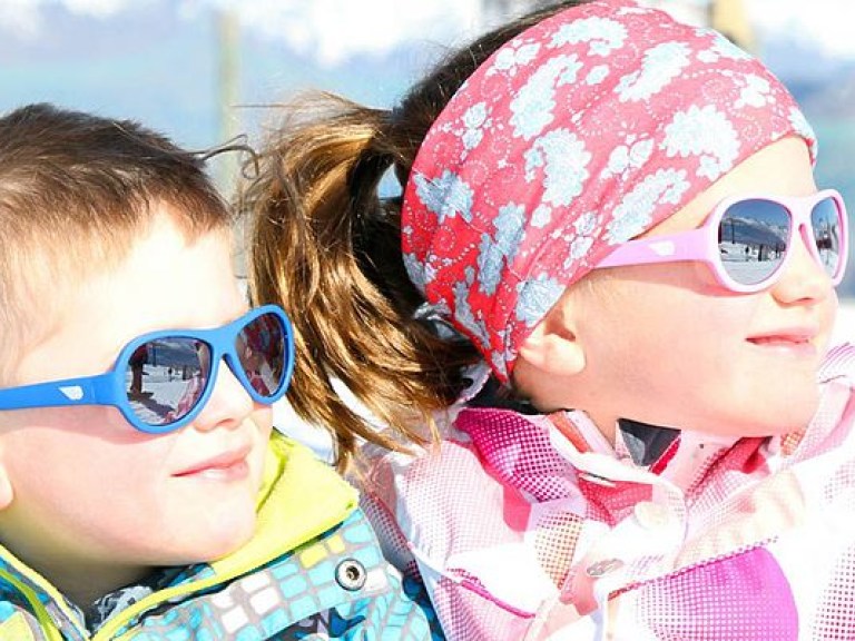 Дети больше нуждаются в солнцезащитных очках, чем взрослые &#8212; медик