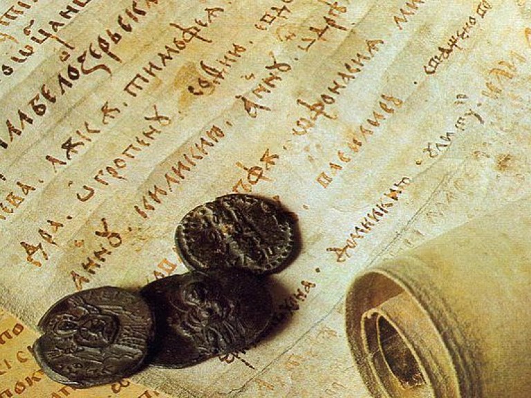 Первые конституции появились еще в Вавилоне, а самым спорным считают документ Пилипа Орлыка