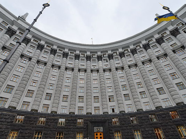 Парламентарий: возможные отставки министров &#8212; ширма от существующих в Украине проблем