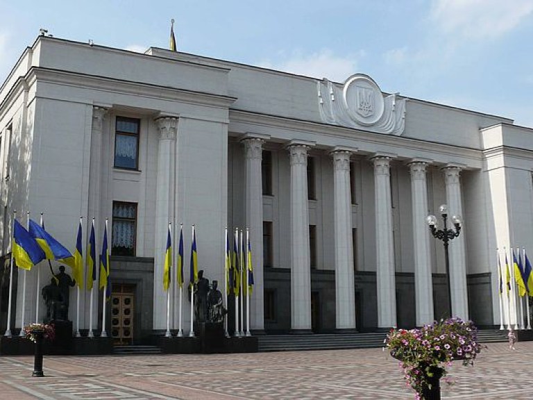 Рада закрылась до 10:00 2 июля, ожидается внесение в повестку закона о местных выборах