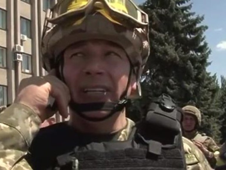 Рада запретила использование мобильных телефонов военным на Донбассе без разрешения командира части