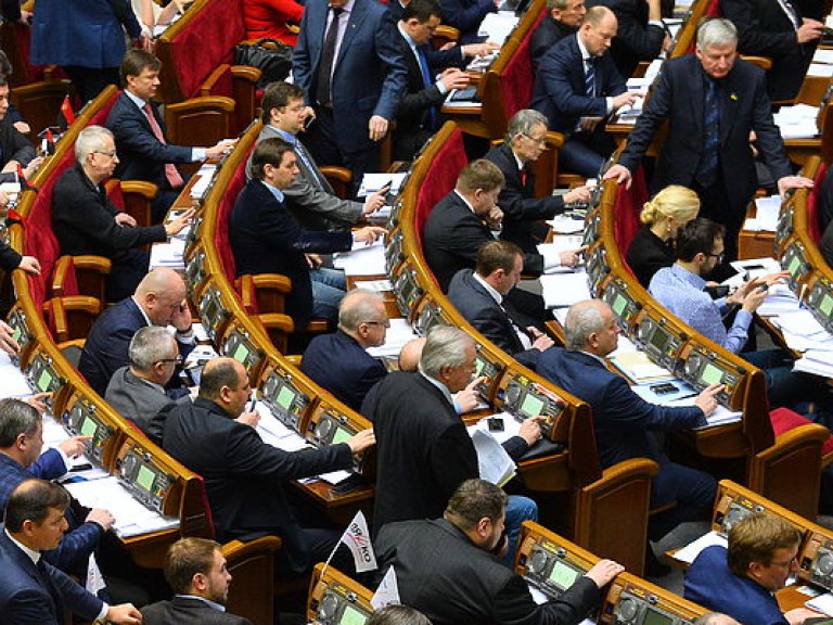 Депутат: Решение ВР продлить вечернее заседание &#8212; признак недееспособности парламента