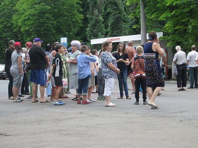 В знак протеста против вручения повесток на мобилизацию в Днепропетровской области активисты заблокировали автодорогу