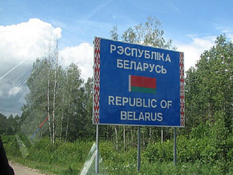 Лукашенко подписал указ о платных электронных очередях на белорусской границе