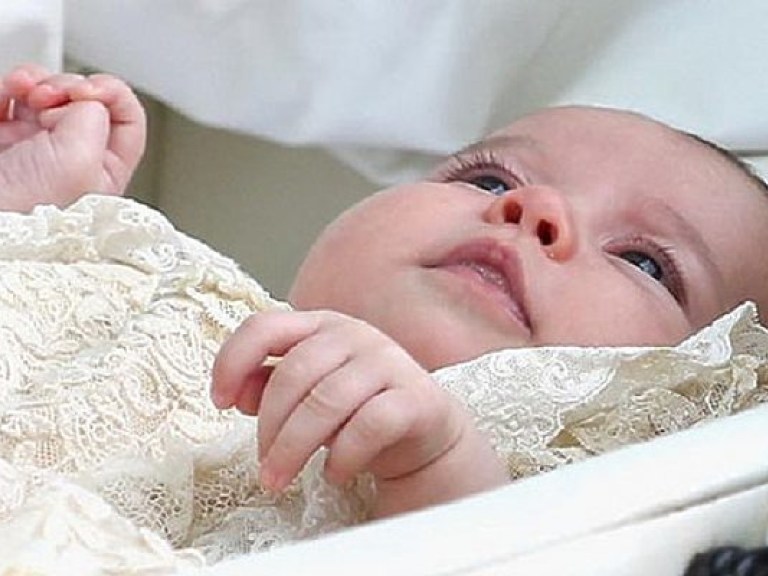 Принц Уильям и Кейт Миддлтон окрестили двухмесячную принцессу Шарлотту (ФОТО)