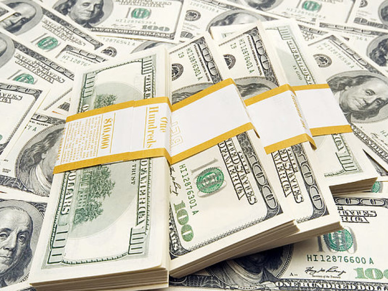 Межбанк закрылся долларом по 21,80 гривен