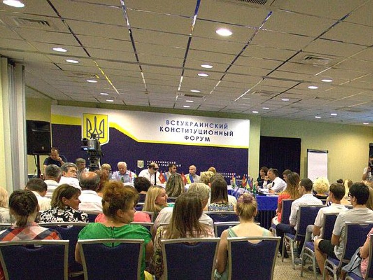 Участники &#171;Всеукраинского конституционного форума&#187; потребовали от Порошенко учитывать мнение регионов