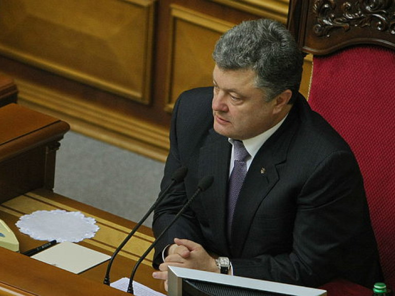 В парламенте ожидают Порошенко в связи с рассмотрением изменений в Конституцию