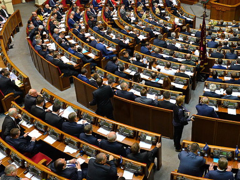 Парламент направил законопроект о децентрализации в Конституционный суд