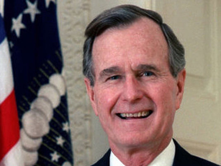 Джордж Буш-старший госпитализирован с переломом шейного позвонка